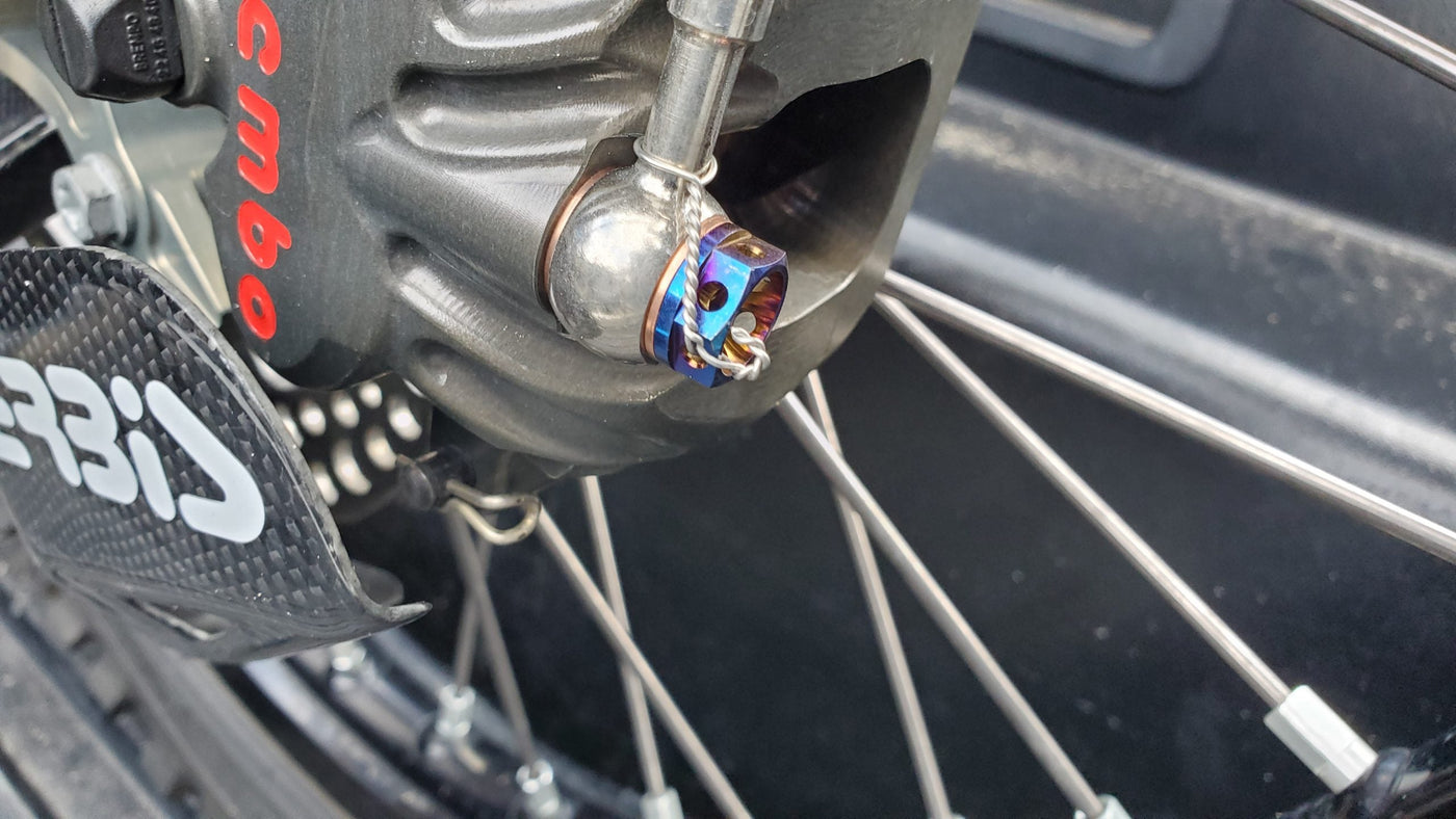 Titanium banjo brake bolts with copper crush washers for e-moto brakes