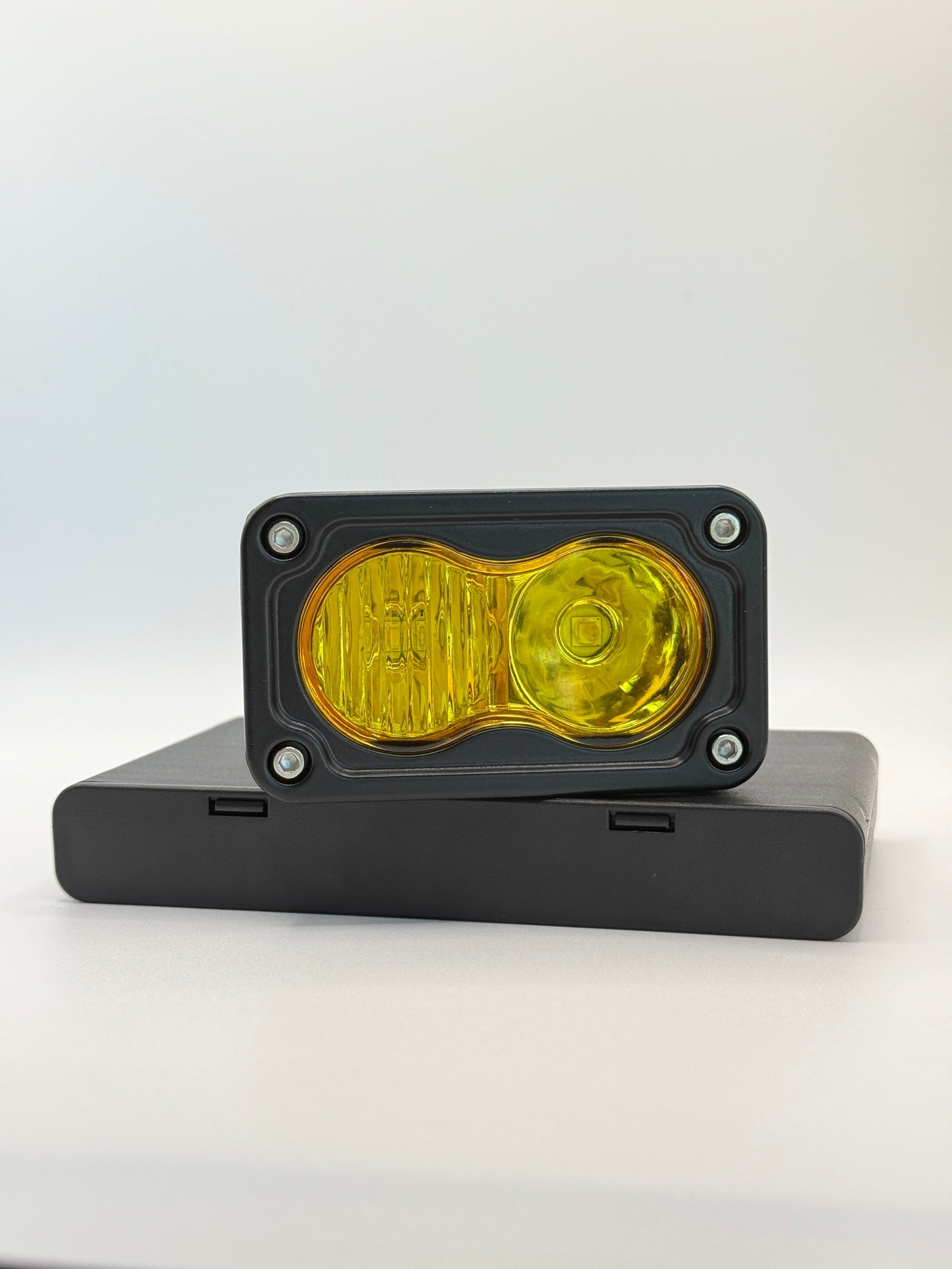 Baja V2 2500-lumen light with rechargeable AA batteries and charger