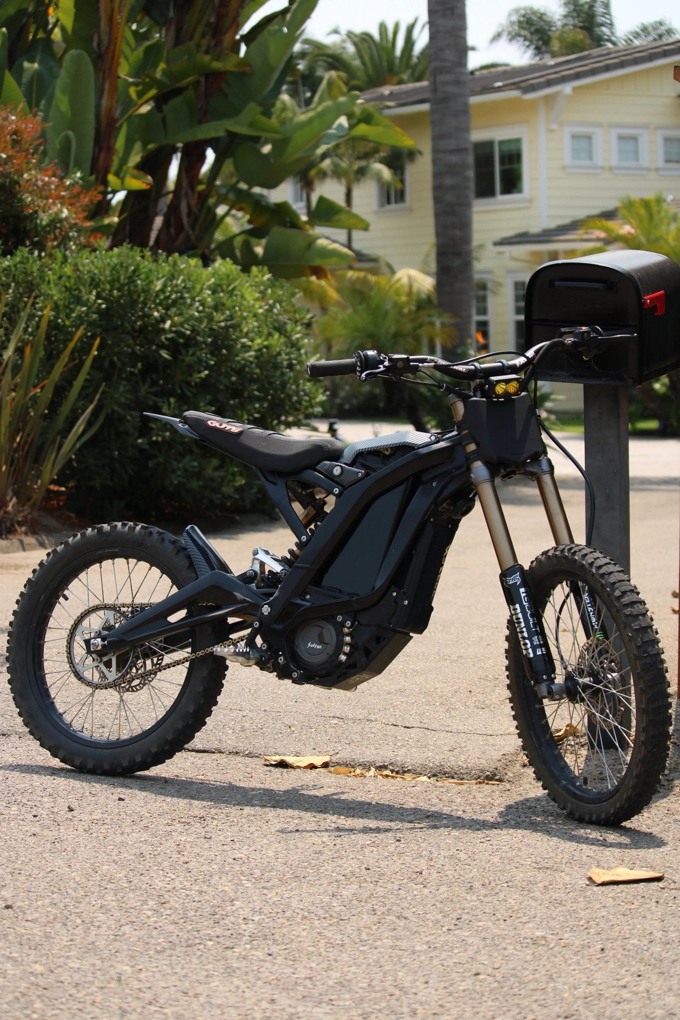 E-Bike invisible Vantablack battery wrap — side profile installed on frame