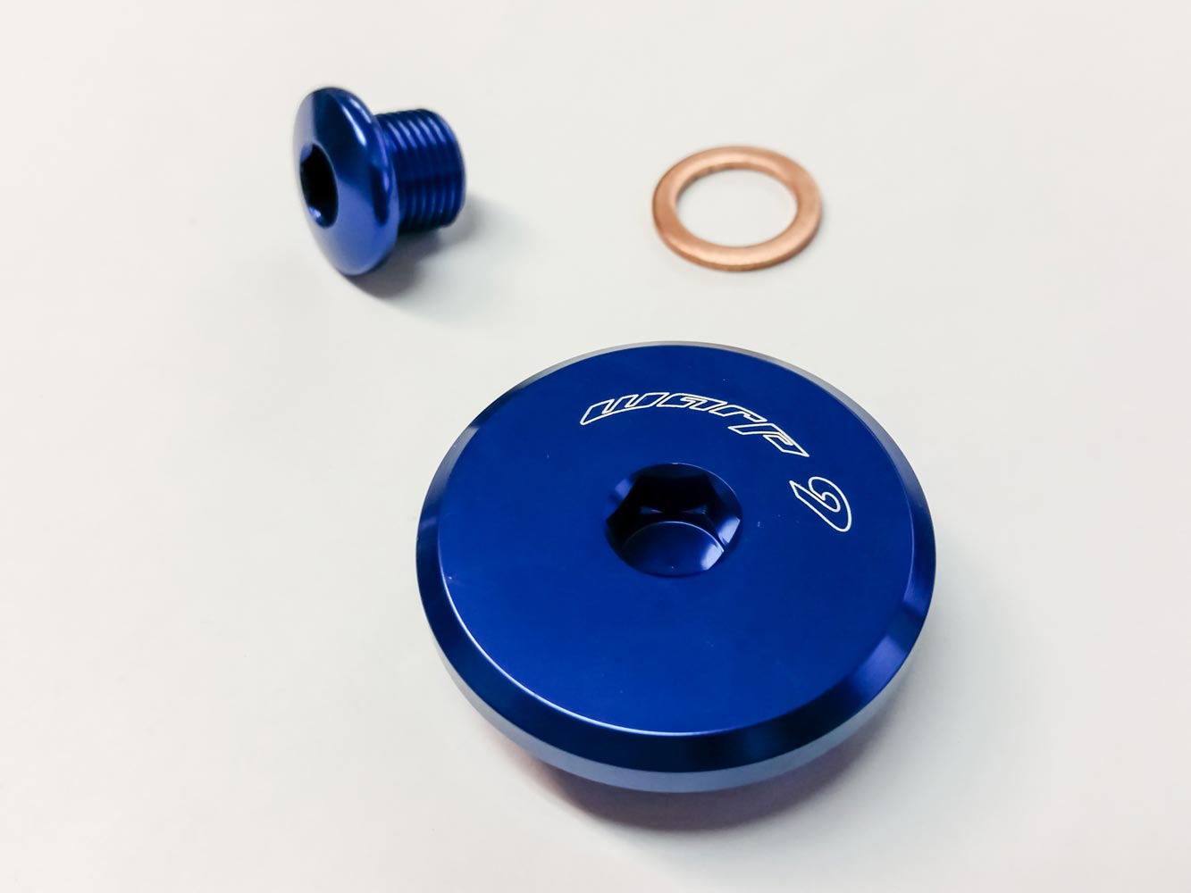 Suzuki DR650 / DRZ400 billet engine plug set — blue anodized