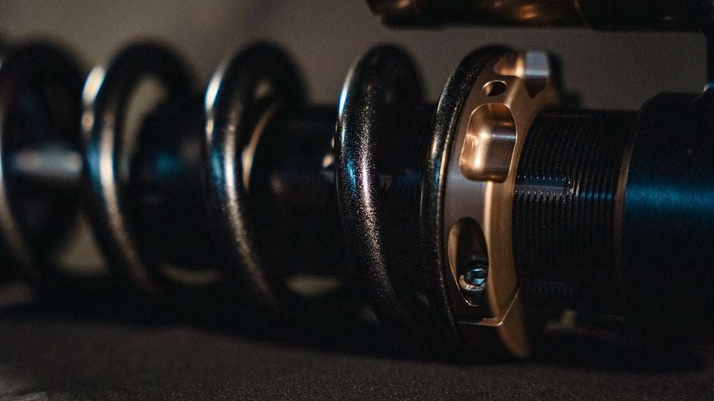 EXT REA MX rear shock — 4-way damping adjuster close-up