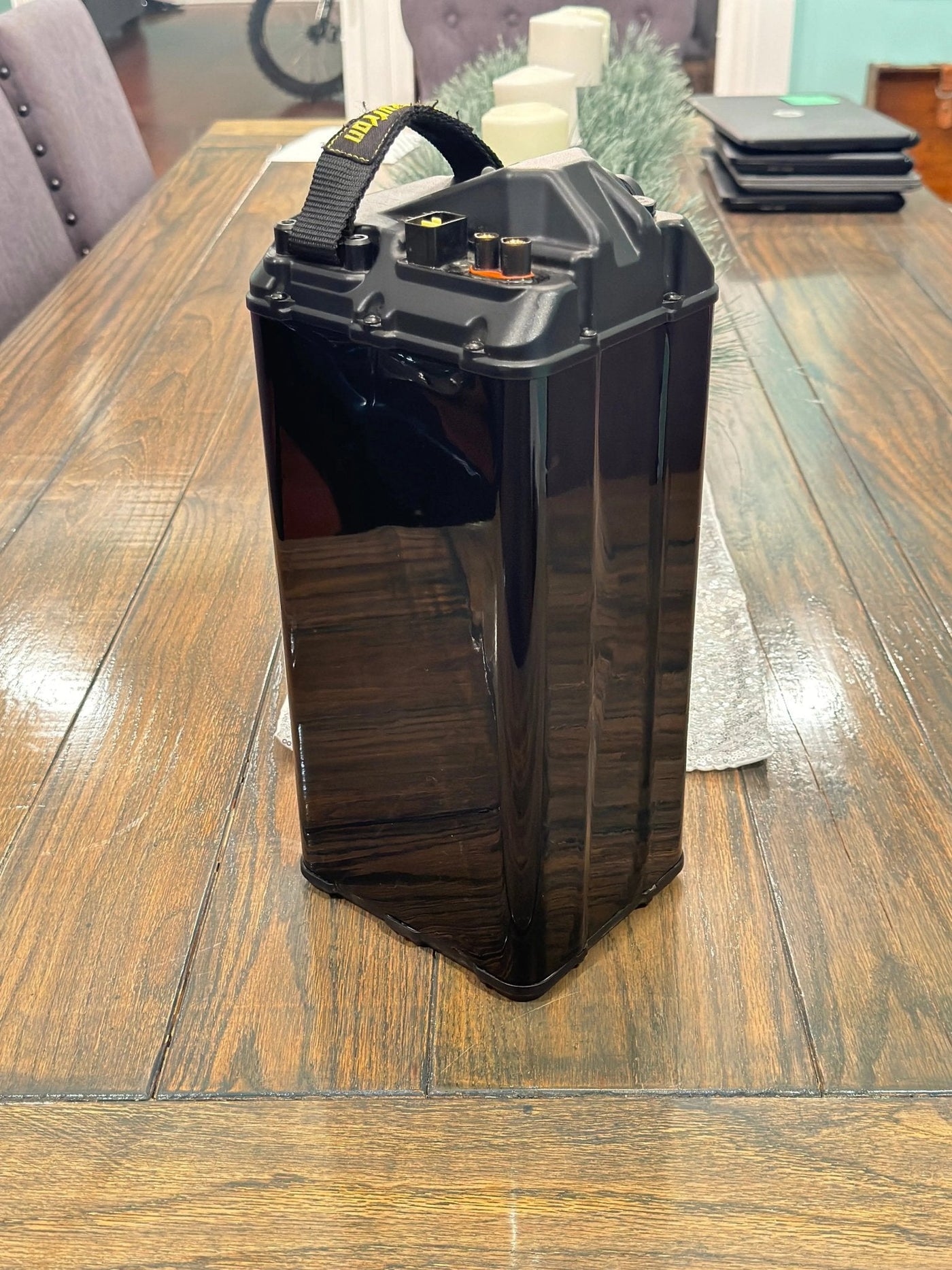 E-Bike invisible Vantablack battery wrap — ultra-matte black vinyl on 72V battery