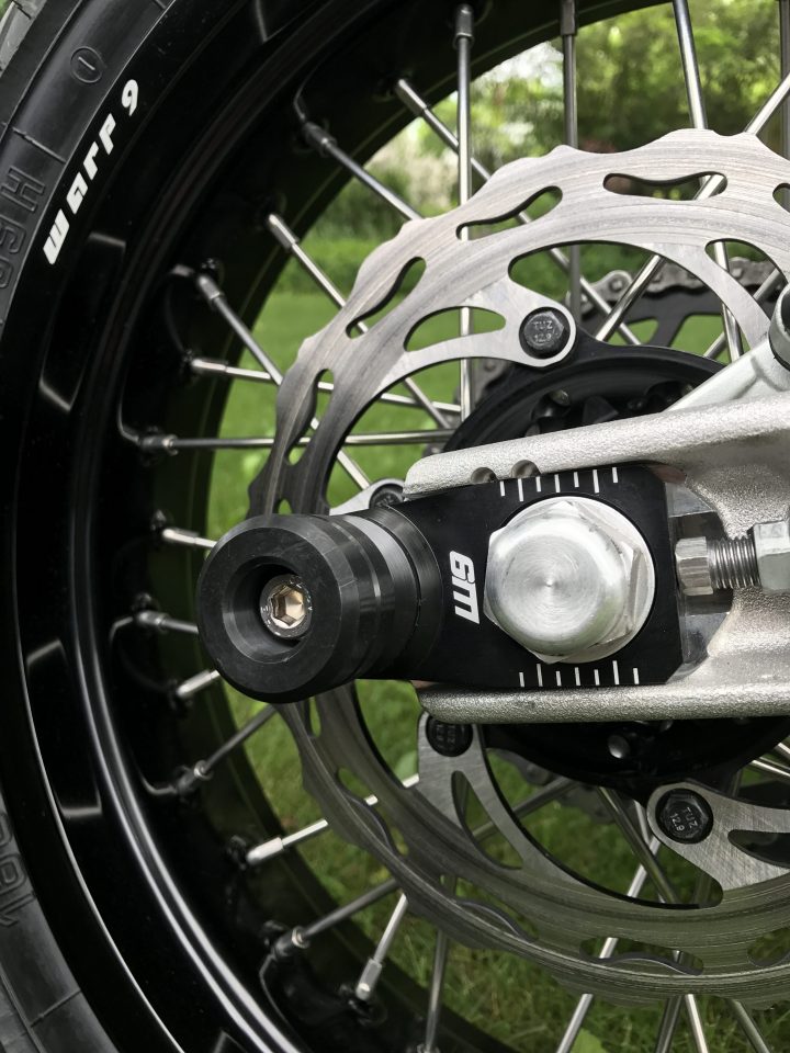 Rear axle slider for e-motos — black anodized